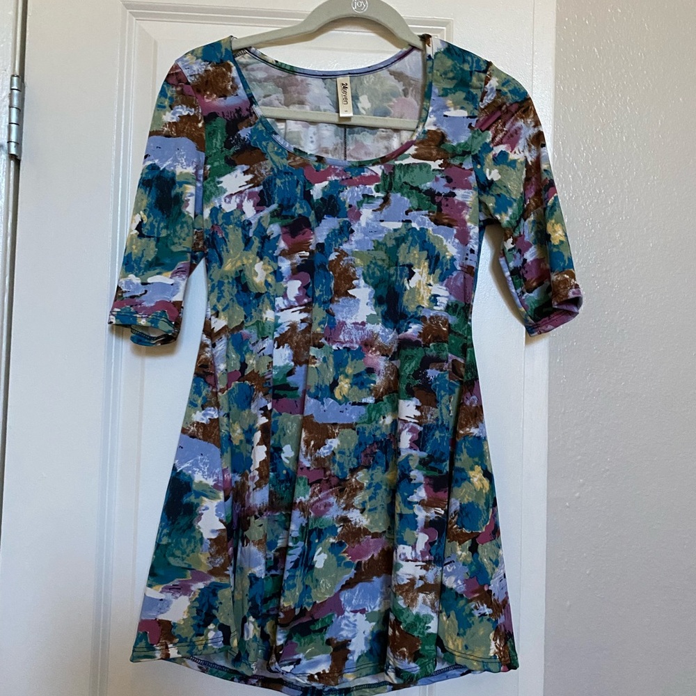 Small paintbrush maternity top